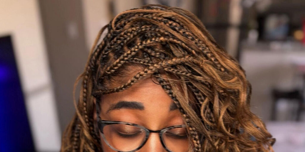 French Curl Knotless Bob