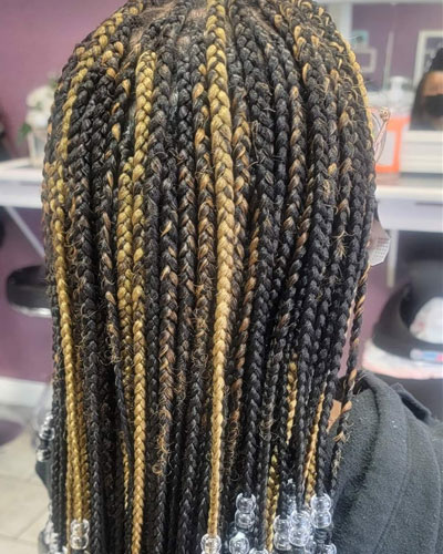 African beauty Knotless Box braid stylist